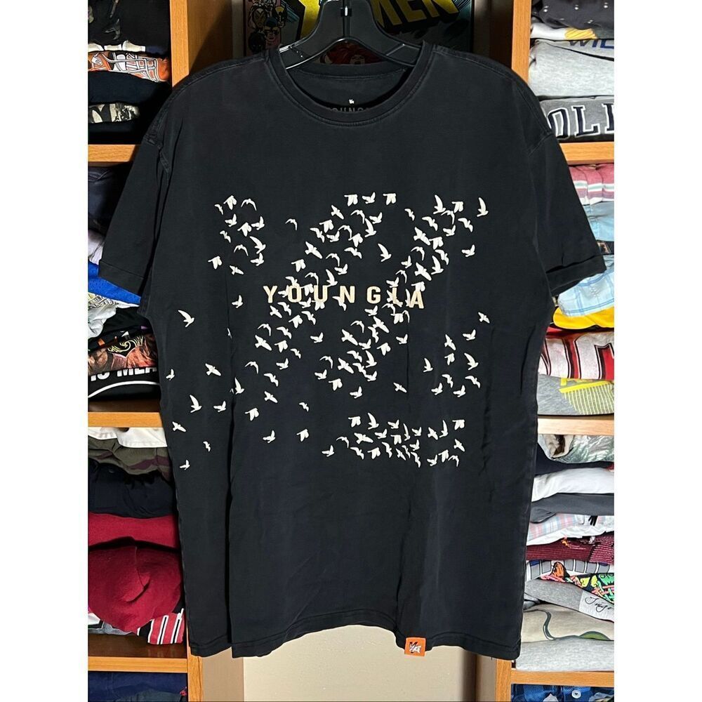 YoungLa Men’s Bird Flock Graphic Wraparound Cuffed Tee Medium